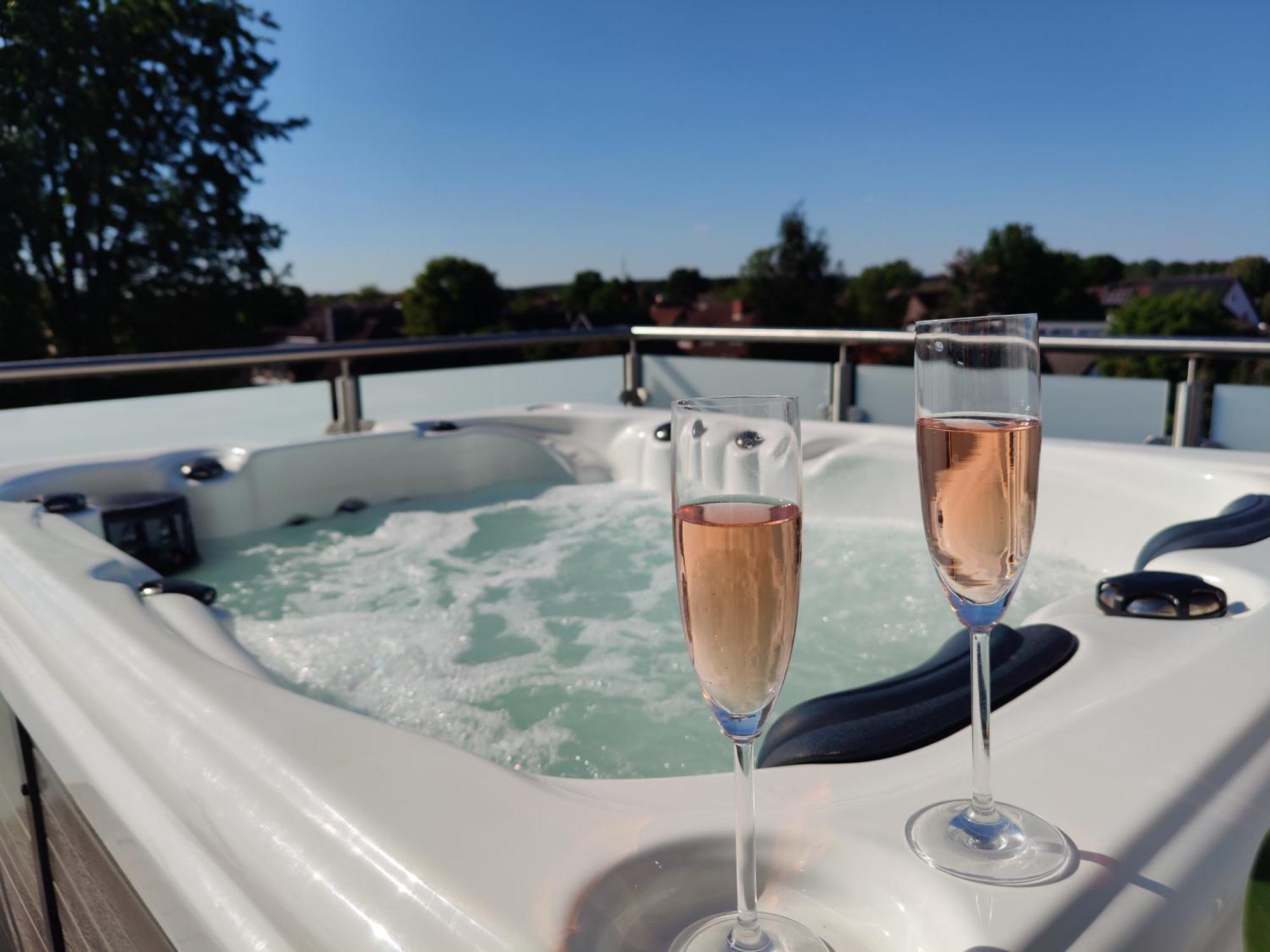 Penthouse Mit Whirlpool Im Herzen Von Niedersachsen Burgwedel  Eksteriør billede